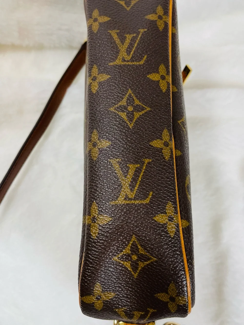 Louis Vuitton Authentic pochette citè Vintage Brown Monogram Crossbody Bag